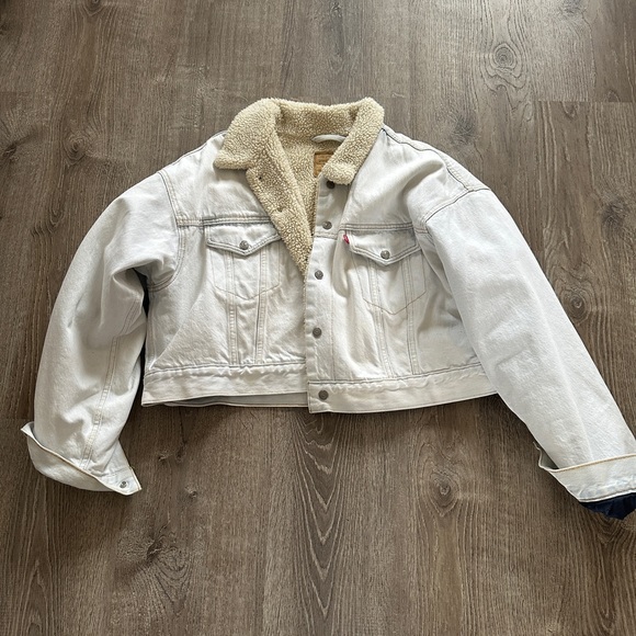 Levi's Women's White Sherpa Denim Jacket - Picture 2 of 5